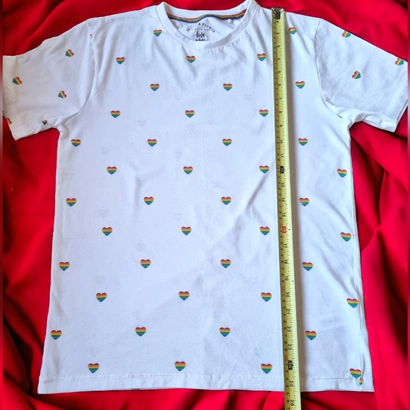 Denim & Flower Ricky Singh Love Wins Rainbow🌈 Heart T-Shirt - Picture 6 of 7